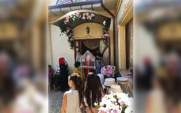 «Забеременеть надо в течение месяца после свадьбы», - узбекистанка рассказала российскому изданию о свадебных традициях в стране