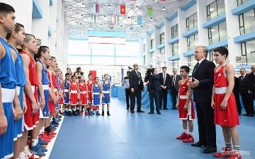 Президент посетил боксерскую школу Баходира Джалолова