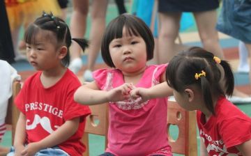 Власти Китая разрешили семьям иметь трех детей