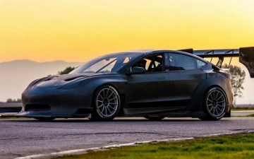 В сети показали Tesla Model 3 для гоночной трассы