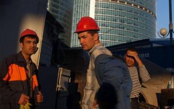 Оглашено количество узбекистанцев, работающих за границей