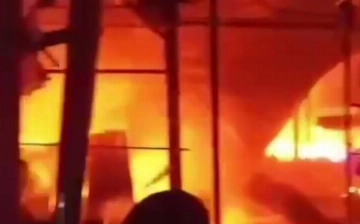 На вещевом рынке в Андижане произошел крупный пожар 