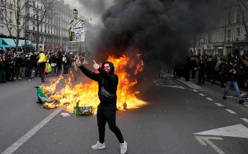 Во Франции не утихают протесты против пенсионной реформы (видео)