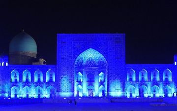 Многие культурные объекты Узбекистана окрасятся в синий цвет в поддержку защиты прав детей