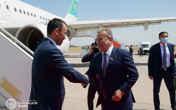 Председатель Сената Казахстана прибыл в Ташкент с официальным визитом