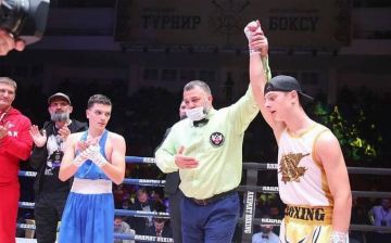 Сын Рамзана Кадырова одержал победу в боксерском поединке - видео