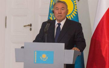 В Казахстане Назарбаева лишат пожизненных должностей