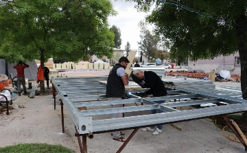 Узбекистанцы купили свыше 55 контейнеров туркам, оставшимся без жилья после землетрясения