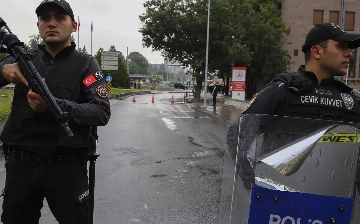 В Турции задержали более 300 человек по подозрению в связях с террористами