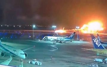В Токио во время посадки загорелся пассажирский самолет Airbus