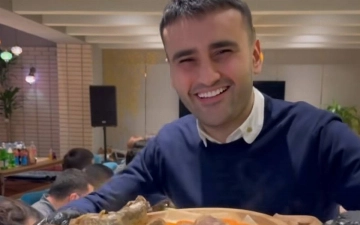 Турецкий повар Бурак Оздемир приготовил «бешбармак» под узбекскую песню