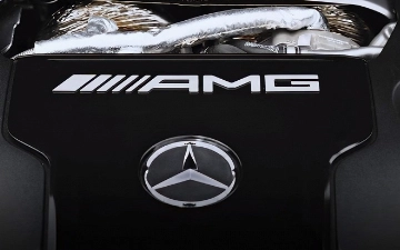 В Mercedes-AMG показали, как собирают 4-литровый двигатель V8