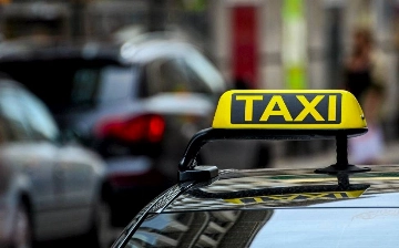 НДПУ потребовала отменить «прописку» для таксистов