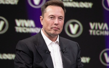 Илон Маск предложил властям раздавать деньги из-за замены ИИ труда человека