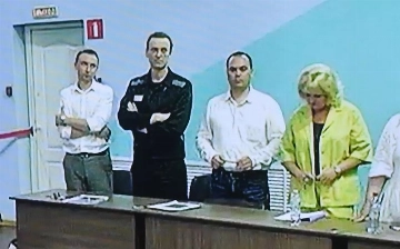 Навального приговорили к 19 годам колонии особого режима по делу об экстремизме