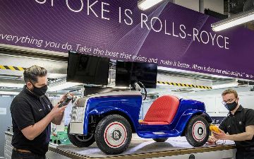 Всё ради детей: Rolls-Royce провел техобслуживание детского электромобиля