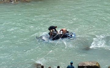 В Сурхандарье автомобиль съехал в реку: водитель умер из-за сердечного приступа