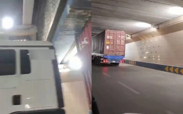 В ташкентском тоннеле у Северного вокзала застряла фура — видео