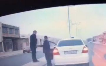 Бухарец остановил машину посреди улицы, чтобы поздороваться со знакомым и поплатился за это