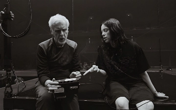 Премьеру концертного фильма Билли Айлиш перенесли