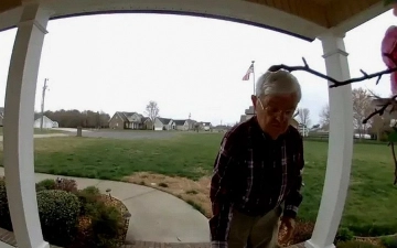 Пожилому курьеру из Теннесси собрали почти $1 млн на пенсию