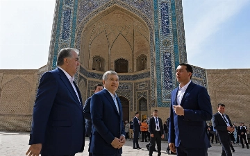 Президенты Узбекистана и Таджикистана ознакомились с крепостью Арк, ансамблями Пои-Калян и Ляби-Хауз