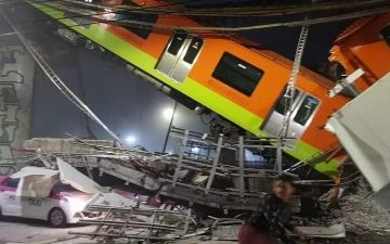 В Мехико рухнул метромост с поездом: есть погибшие