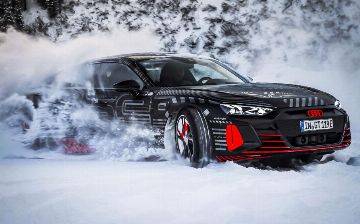 Электрокар Audi e-tron показали на видео перед премьерой