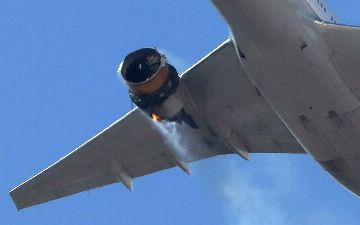 Названа возможная причина возгорания двигателя Boeing 777