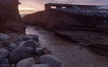 На юго-востоке Казахстана&nbsp;прорвало плотину Книжевского водохранилища - видео