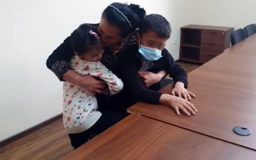 Спрятанных в течение 11 месяцев в Ташобласти детей вернули матери