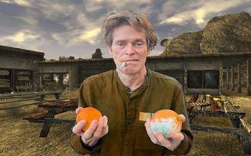 В сети завирусились мемы Уиллема Дефо с двумя апельсинами в руках, посмотрите и вы