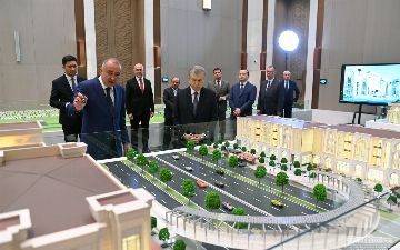 Президенту показали макеты «четырехэтажек», которыми застроят улицу Янги Узбекистон на выезде из Ташкента