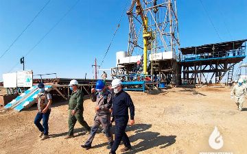 «Узбекнефтегаз»: рабочая группа во главе с Председателем Правления изучила состояние геолого-разведочных работ, проводимых в Устюртском регионе