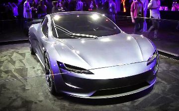 На новом Tesla Roadster будет один «дворник»