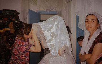 Желающий жениться узбекистанец раскритиковал традицию выкупа невесты, приравняв это к законной торговле людьми
