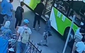 В Ташкенте пенсионер домогался 13-летней школьницы в автобусе — видео