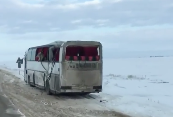В Актюбе перевернулся автобус с узбекистанцами (видео)