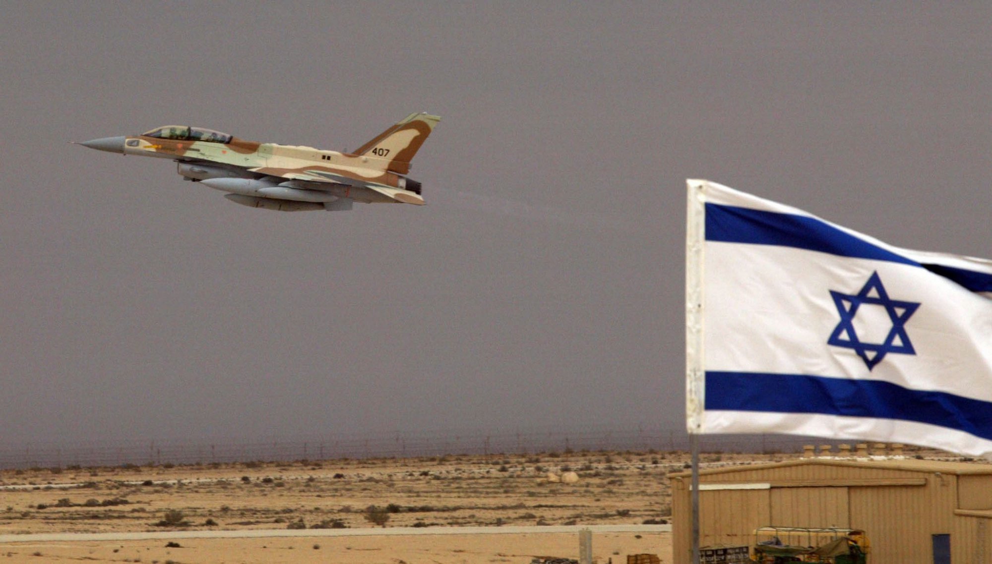 Израильские ВВС атаковали военную базу в Сирии и потеряли истребитель