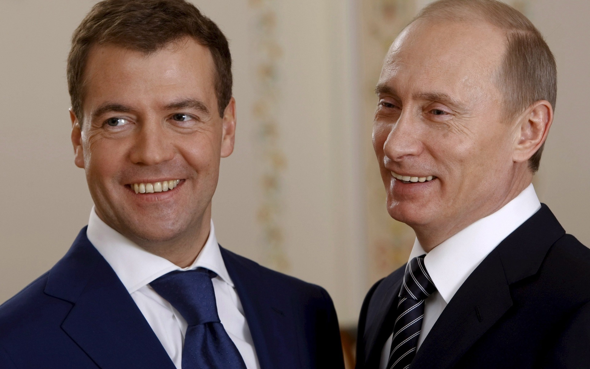 Путин заявил, что в случае победы предложит пост премьера Медведеву 