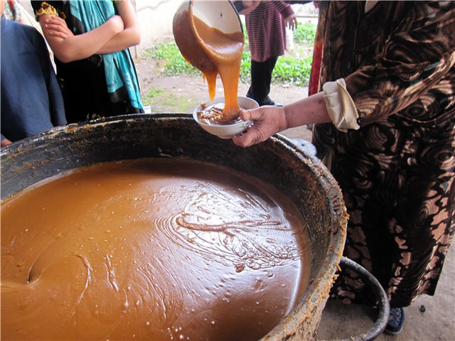 В Намангане приготовят 5-тонный сумаляк