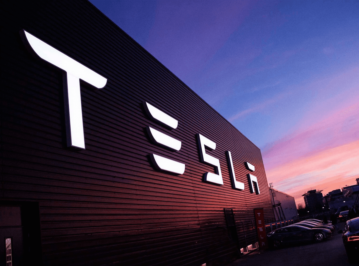 Компания Tesla сообщила о крупнейших квартальных убытках