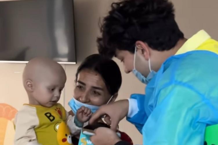 Озод Хурамов и Феруза Норматова посетили детский онкологический центр